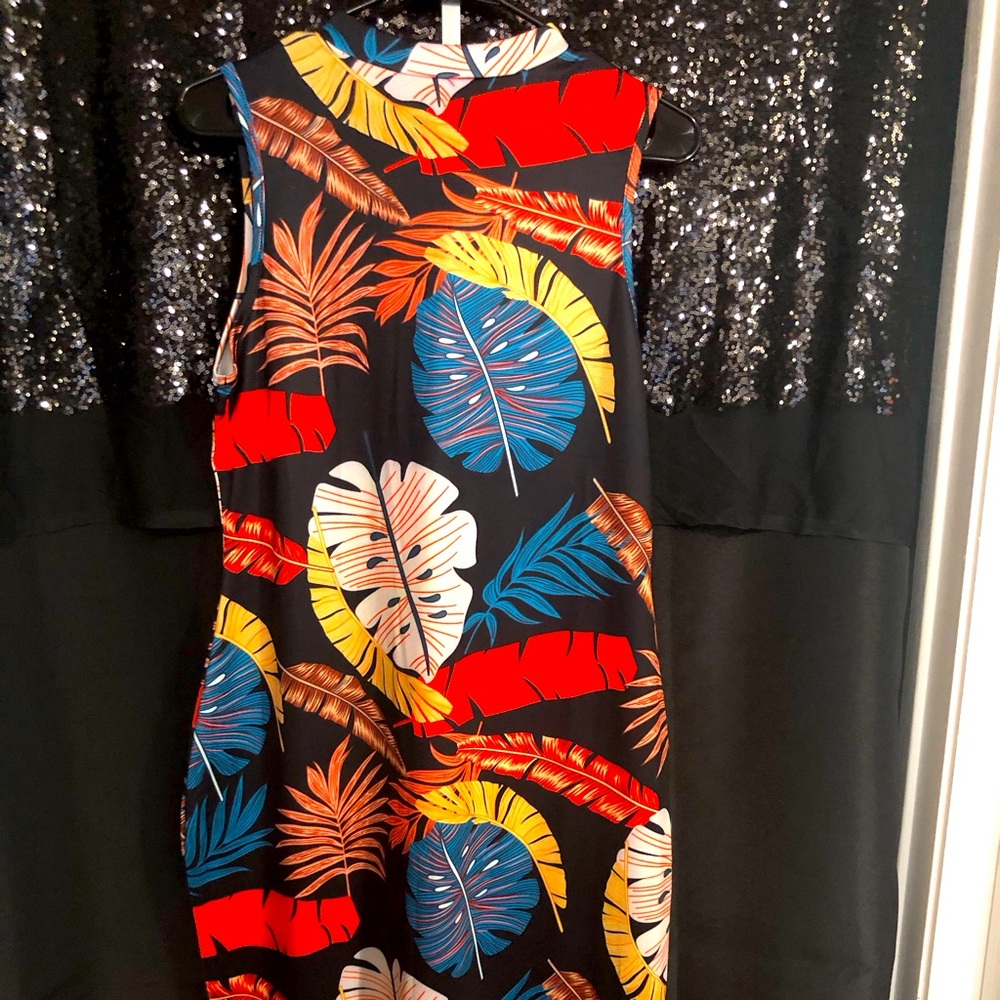 Brand New, Never Worn: Sexy, Colorful, Zipper Front Pencil Dress. Size: XL